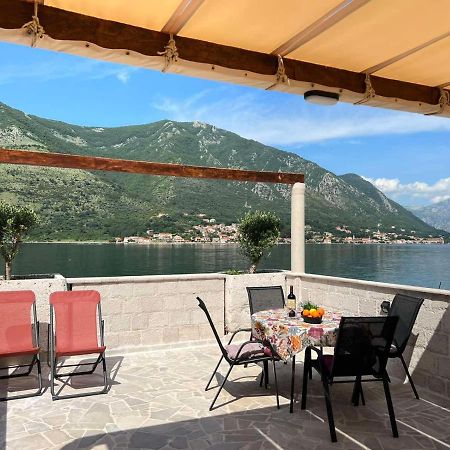Sea Front 171 Apartment Kotor Luaran gambar