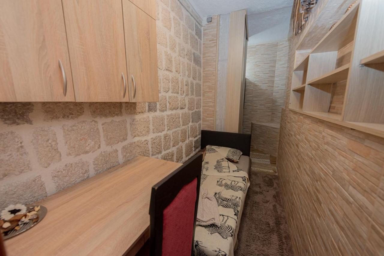 Sea Front 171 Apartment Kotor Luaran gambar