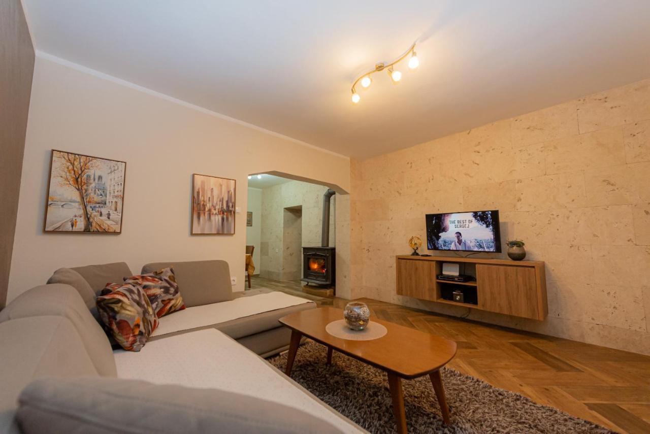 Sea Front 171 Apartment Kotor Luaran gambar