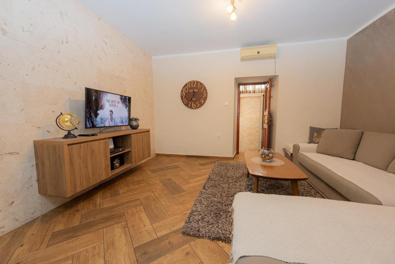 Sea Front 171 Apartment Kotor Luaran gambar