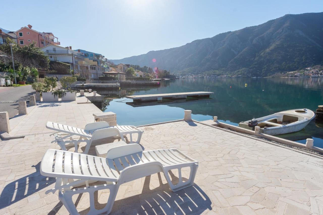 Sea Front 171 Apartment Kotor Luaran gambar