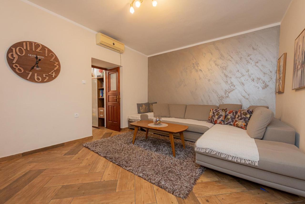 Sea Front 171 Apartment Kotor Luaran gambar