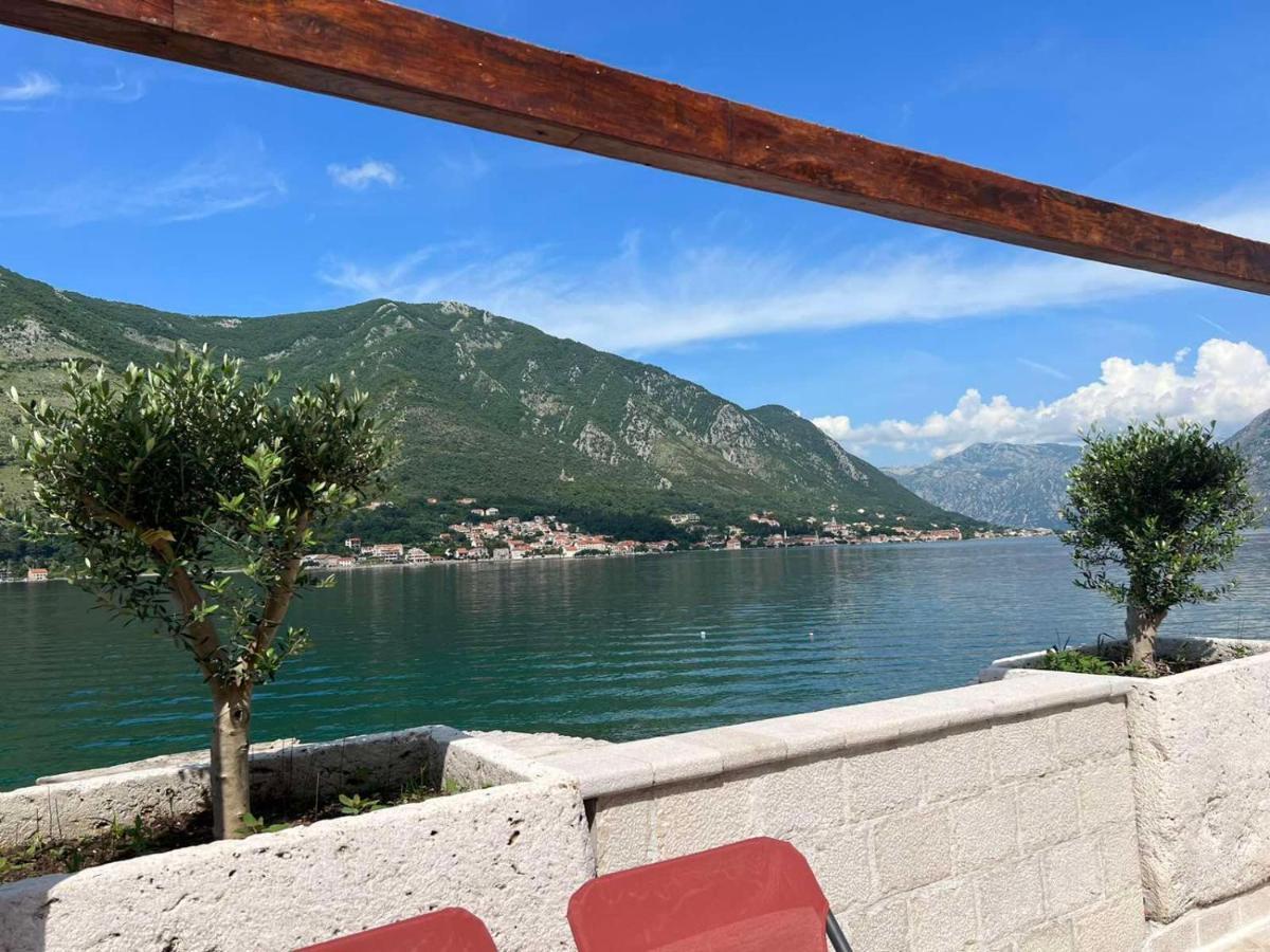 Sea Front 171 Apartment Kotor Luaran gambar