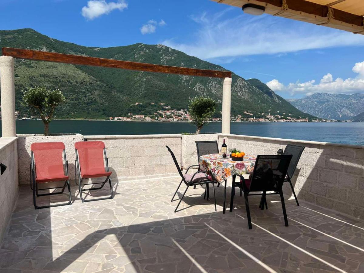 Sea Front 171 Apartment Kotor Luaran gambar