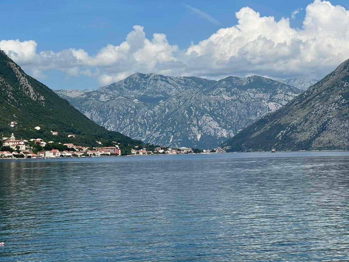 Sea Front 171 Apartment Kotor Luaran gambar