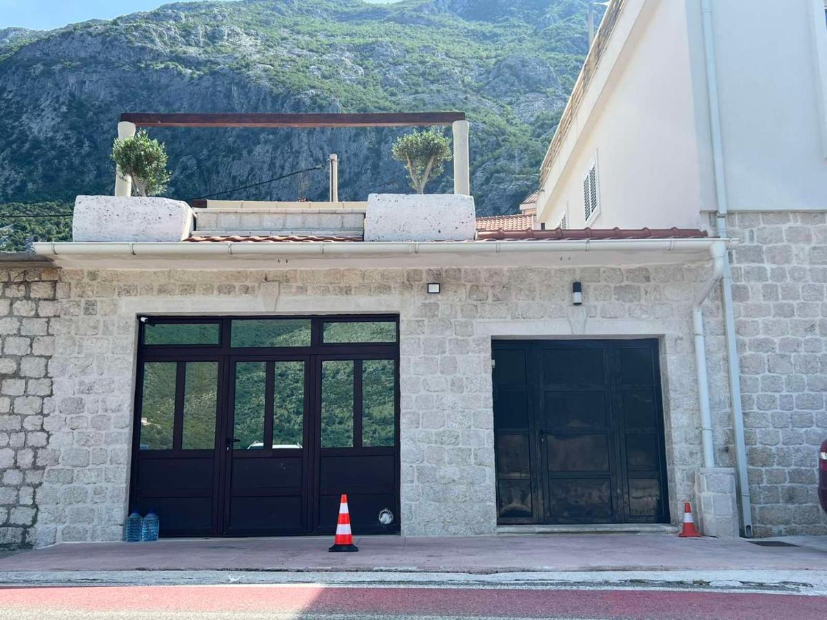 Sea Front 171 Apartment Kotor Luaran gambar